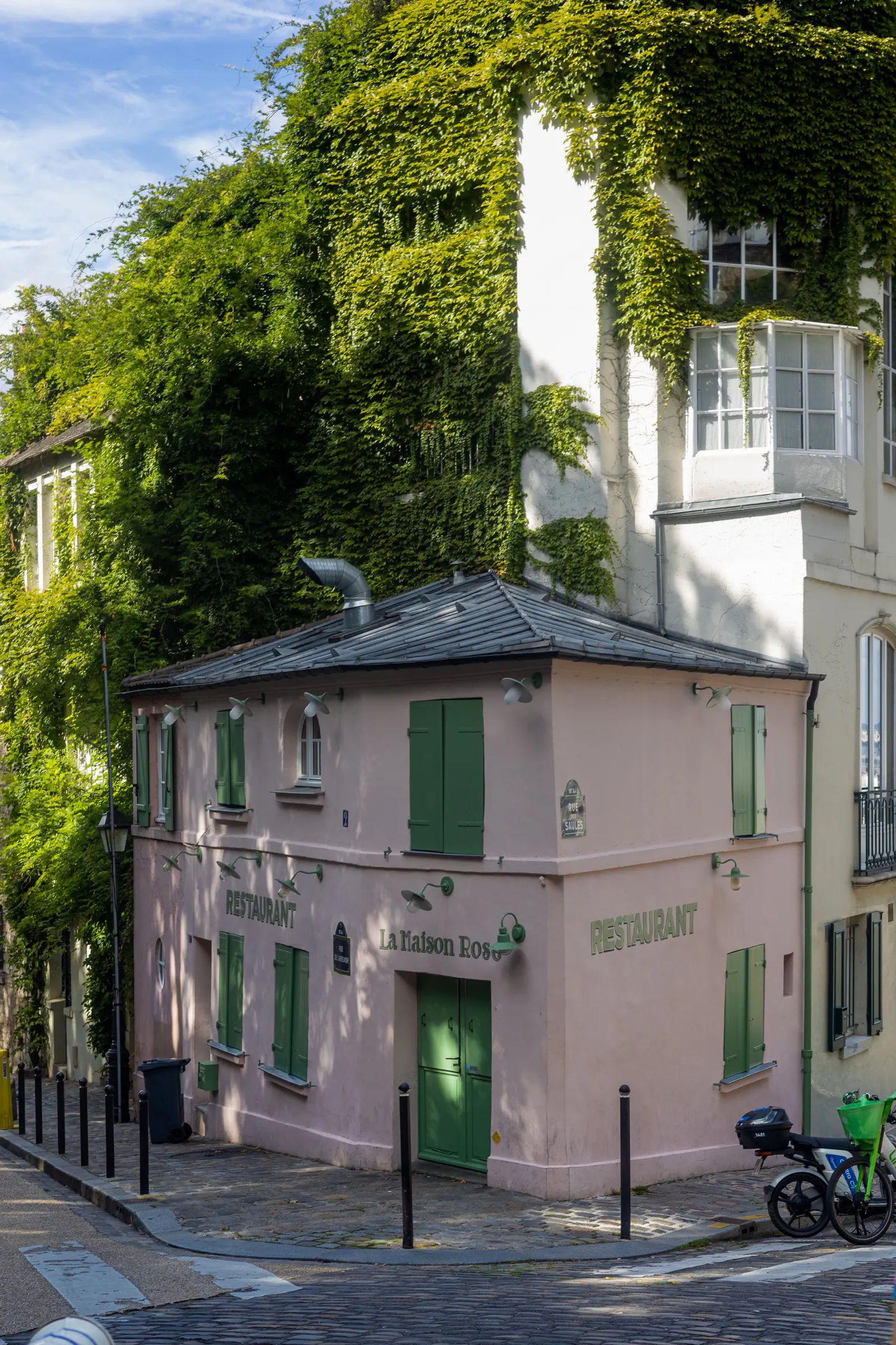Paris street scene